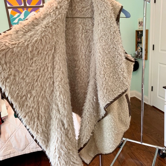 Vest - Picture 2 of 3